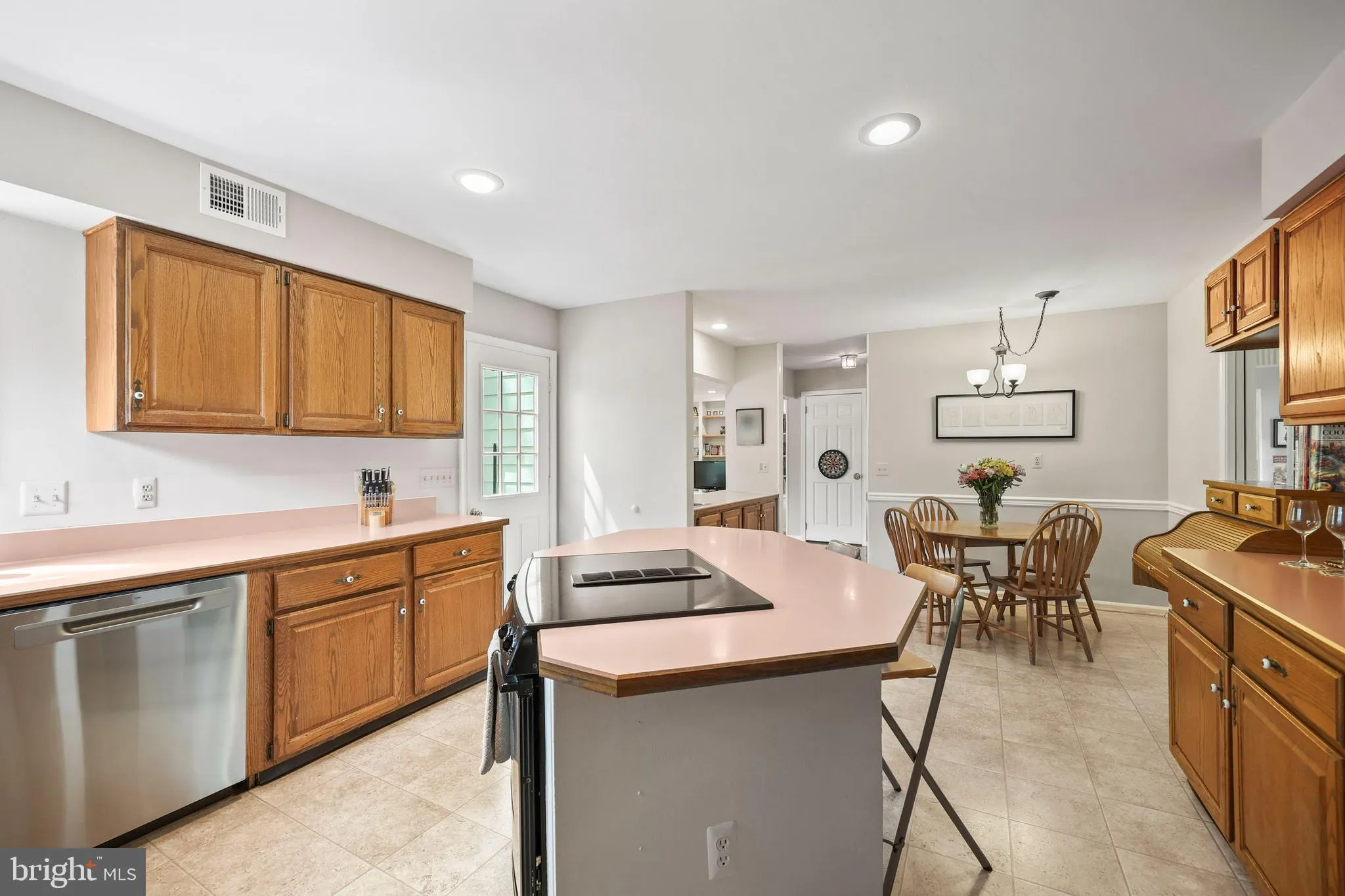 Pennington, New Jersey 08534, United States, 4 Bedrooms Bedrooms, ,3 BathroomsBathrooms,Residential,Contingent,118114