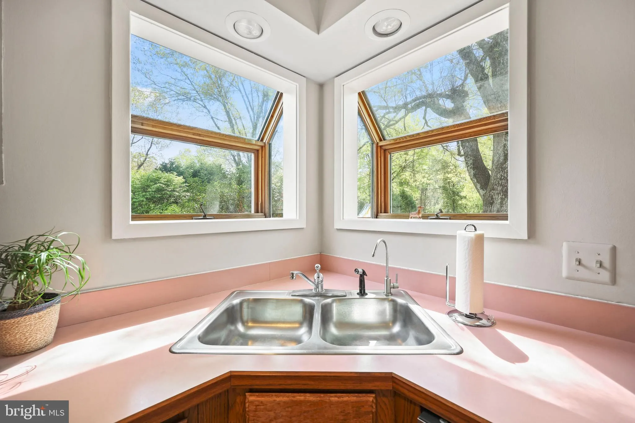 Pennington, New Jersey 08534, United States, 4 Bedrooms Bedrooms, ,3 BathroomsBathrooms,Residential,Contingent,118114