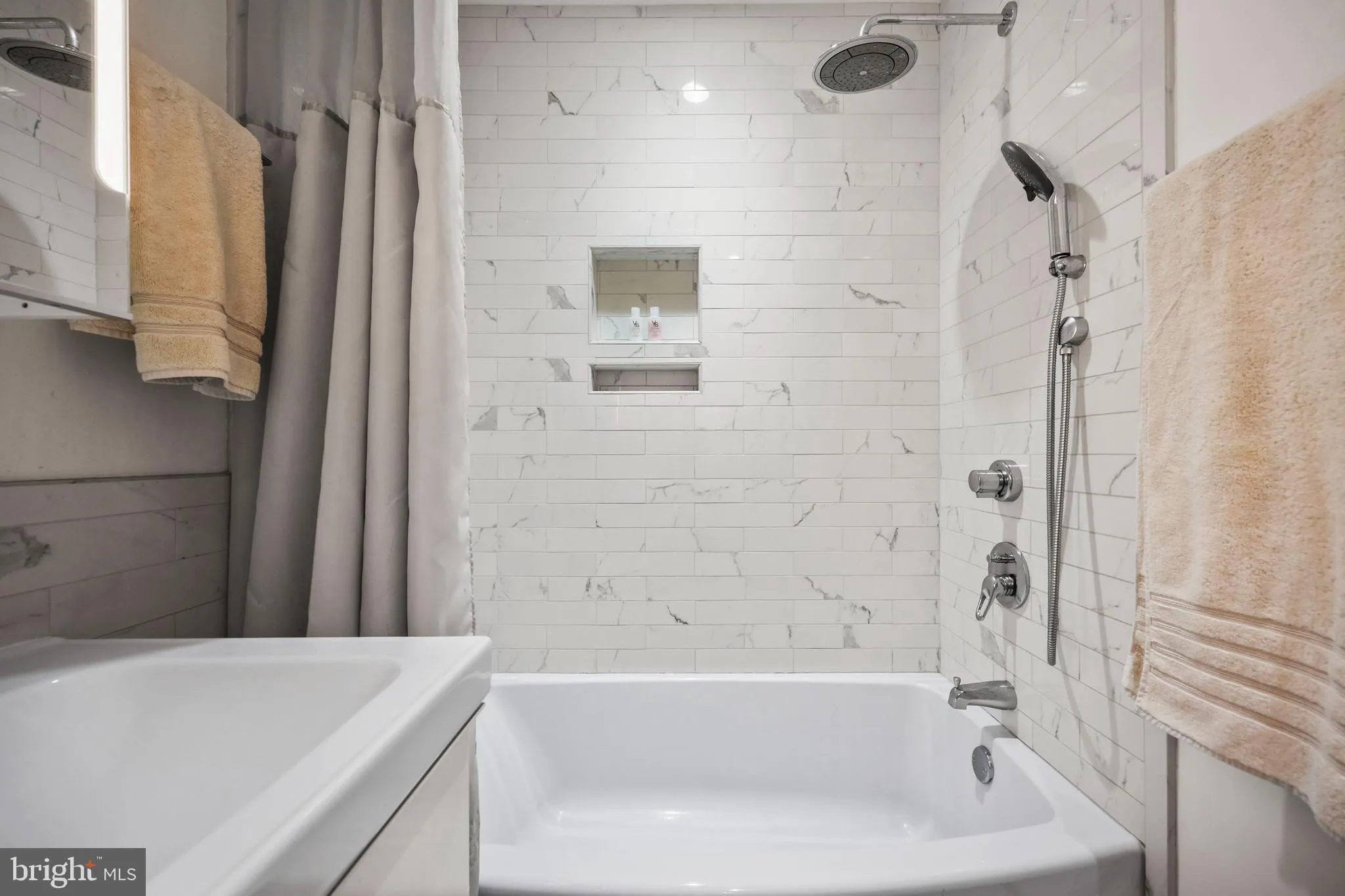 Pennington, New Jersey 08534, United States, 4 Bedrooms Bedrooms, ,3 BathroomsBathrooms,Residential,Contingent,118114