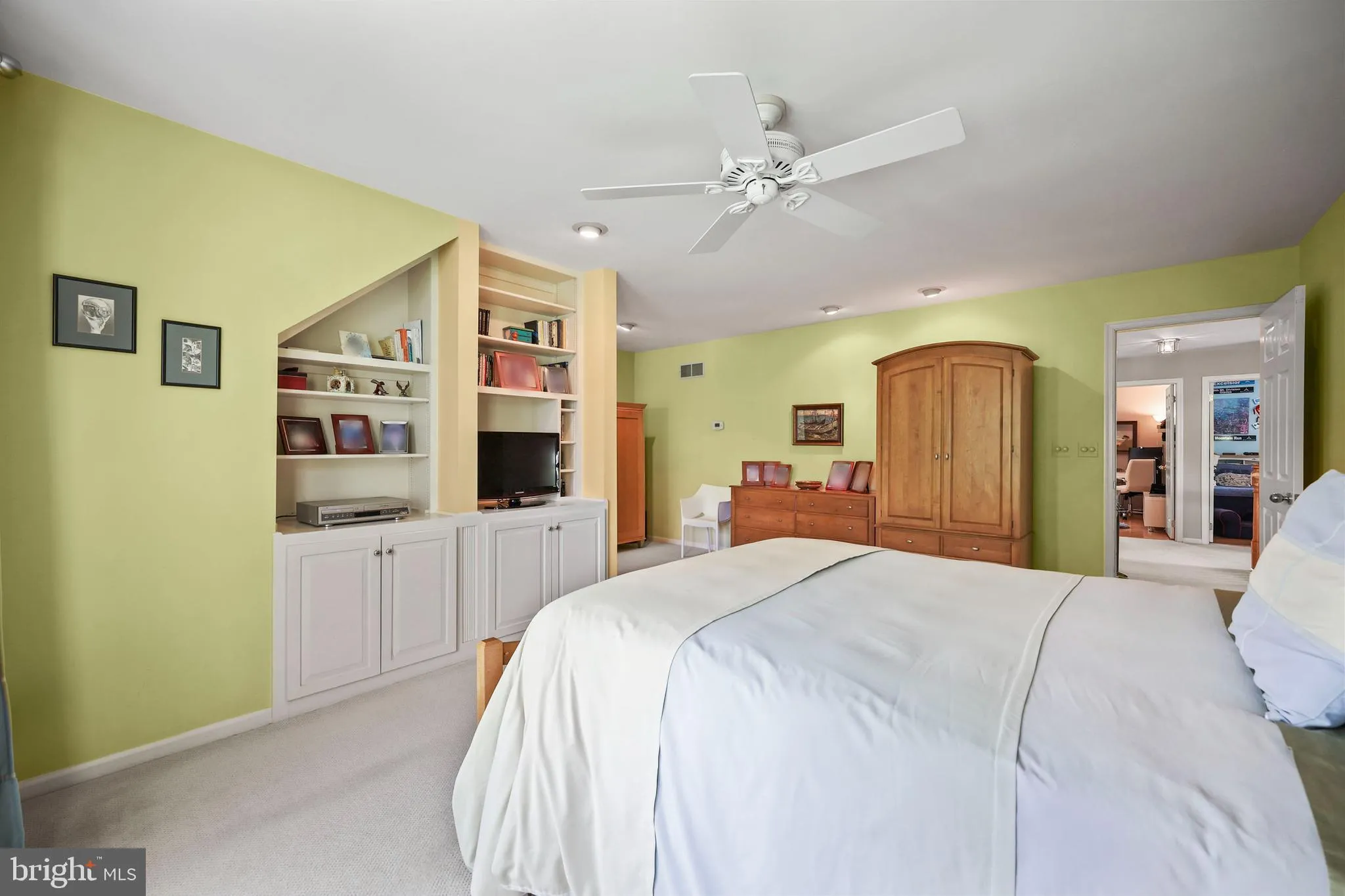 Pennington, New Jersey 08534, United States, 4 Bedrooms Bedrooms, ,3 BathroomsBathrooms,Residential,Contingent,118114