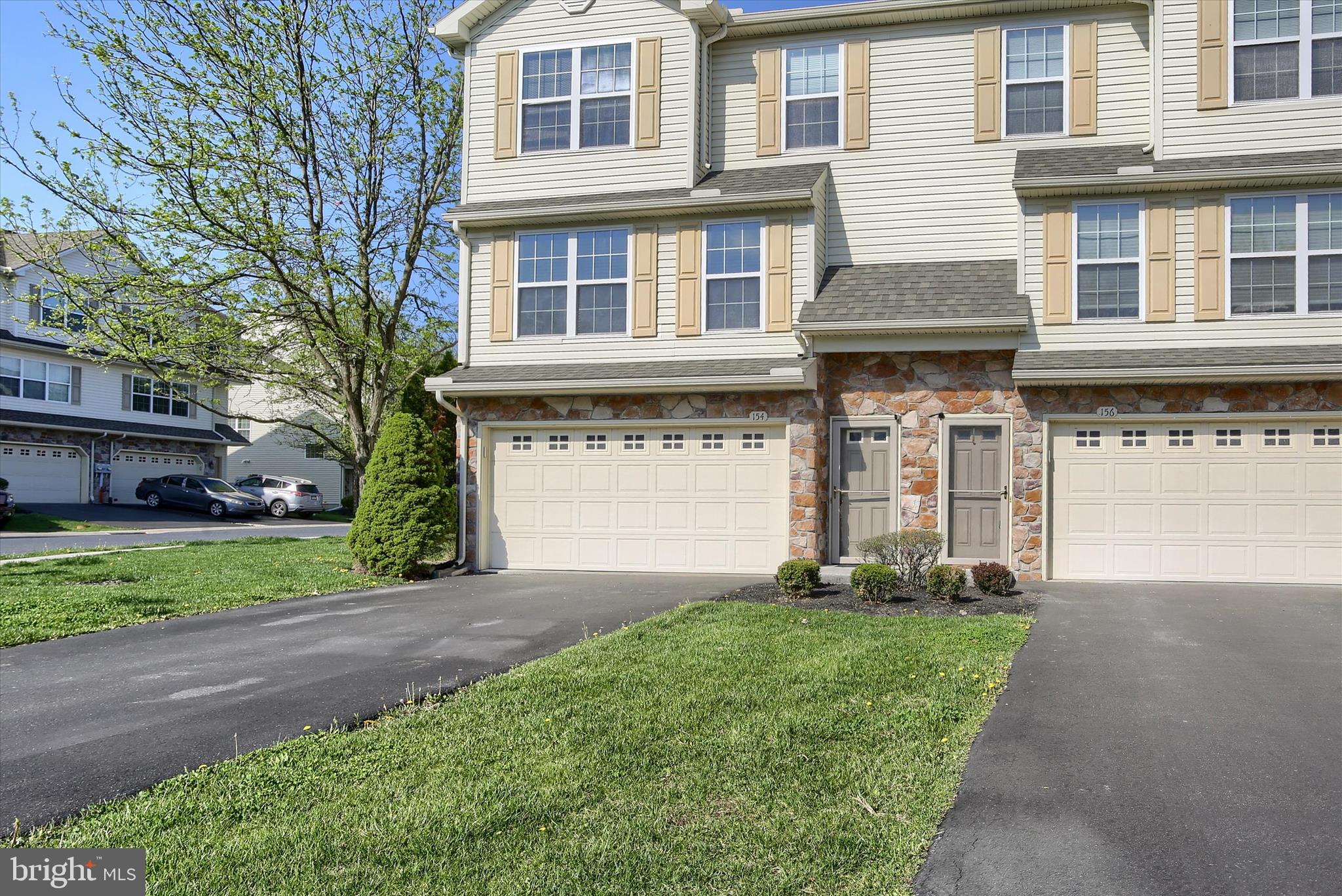 MAPLE GLEN - Residential