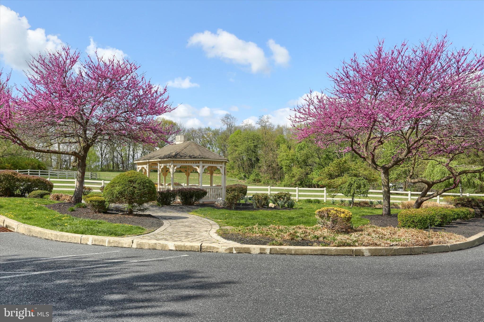 MAPLE GLEN - Residential