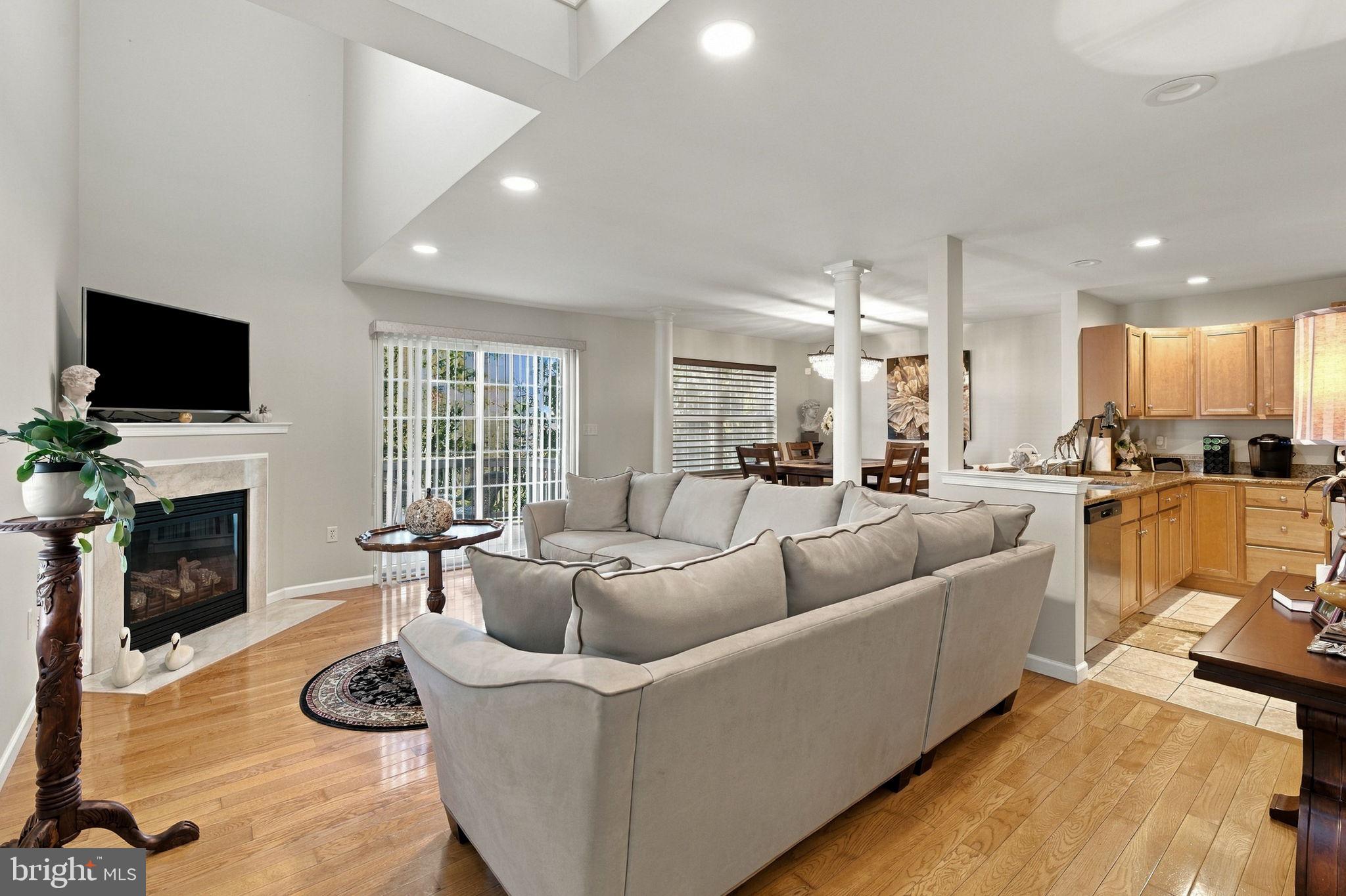 1813 WINDSONG LANE