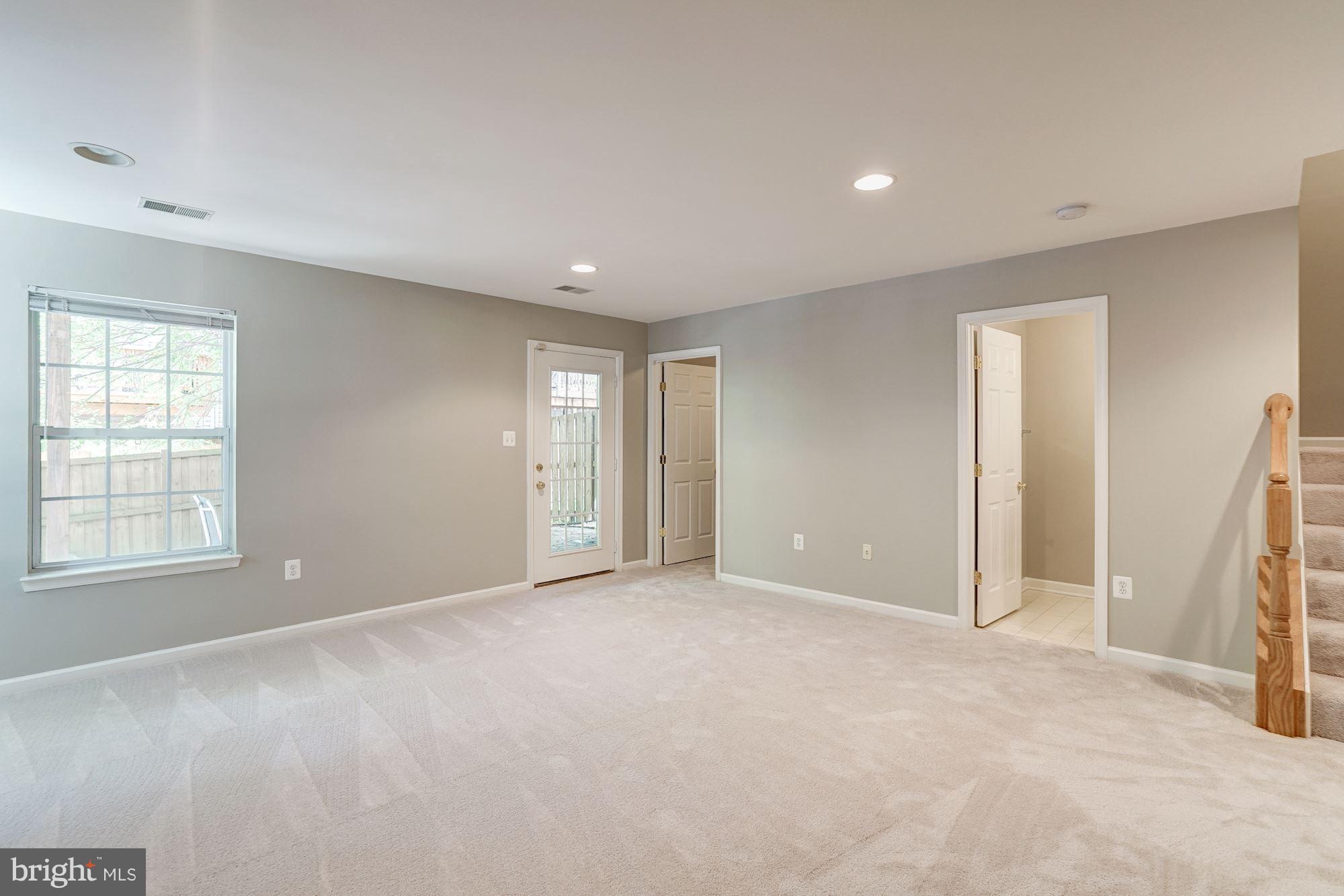 FAIR LAKES COURT - Residential
