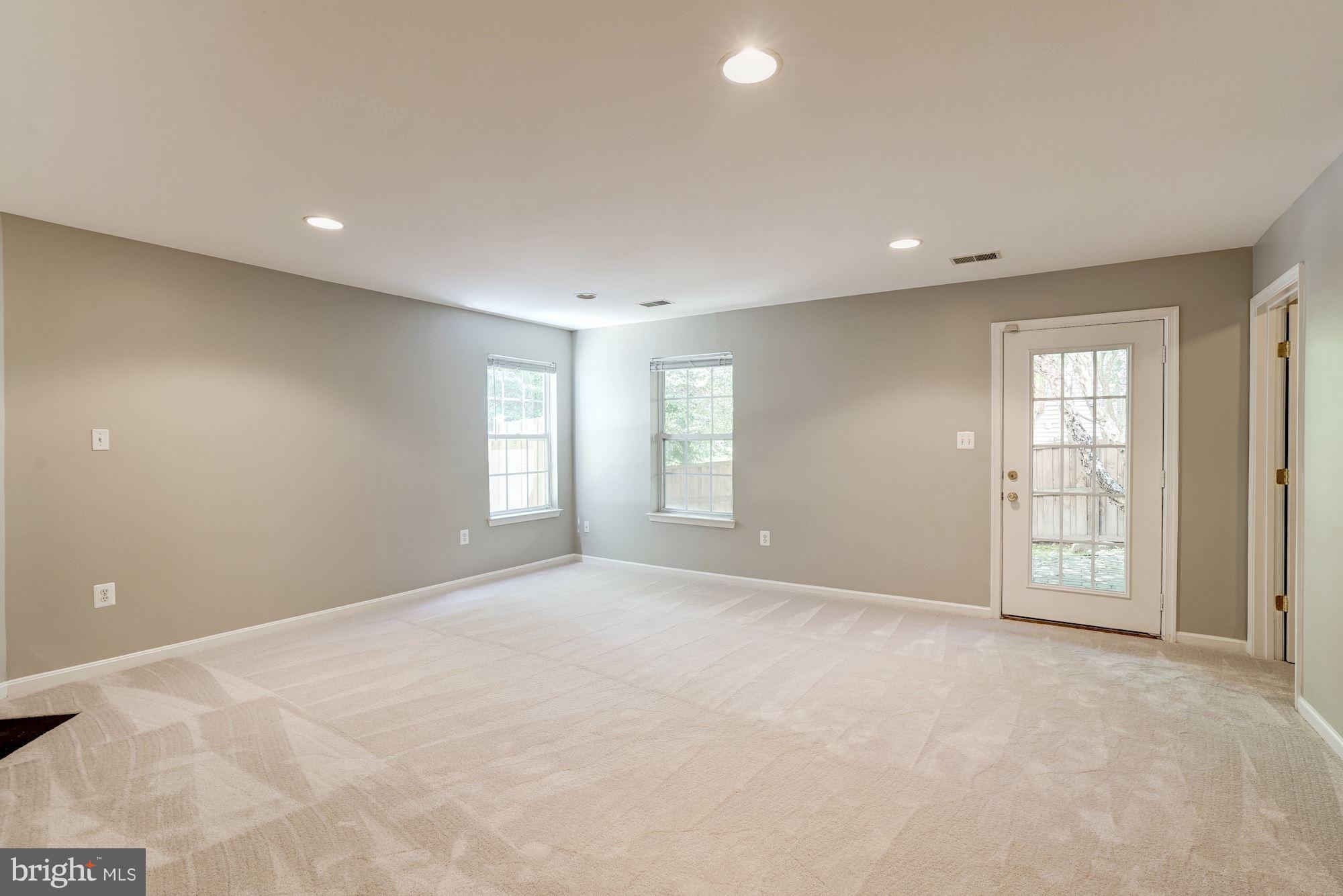 FAIR LAKES COURT - Residential