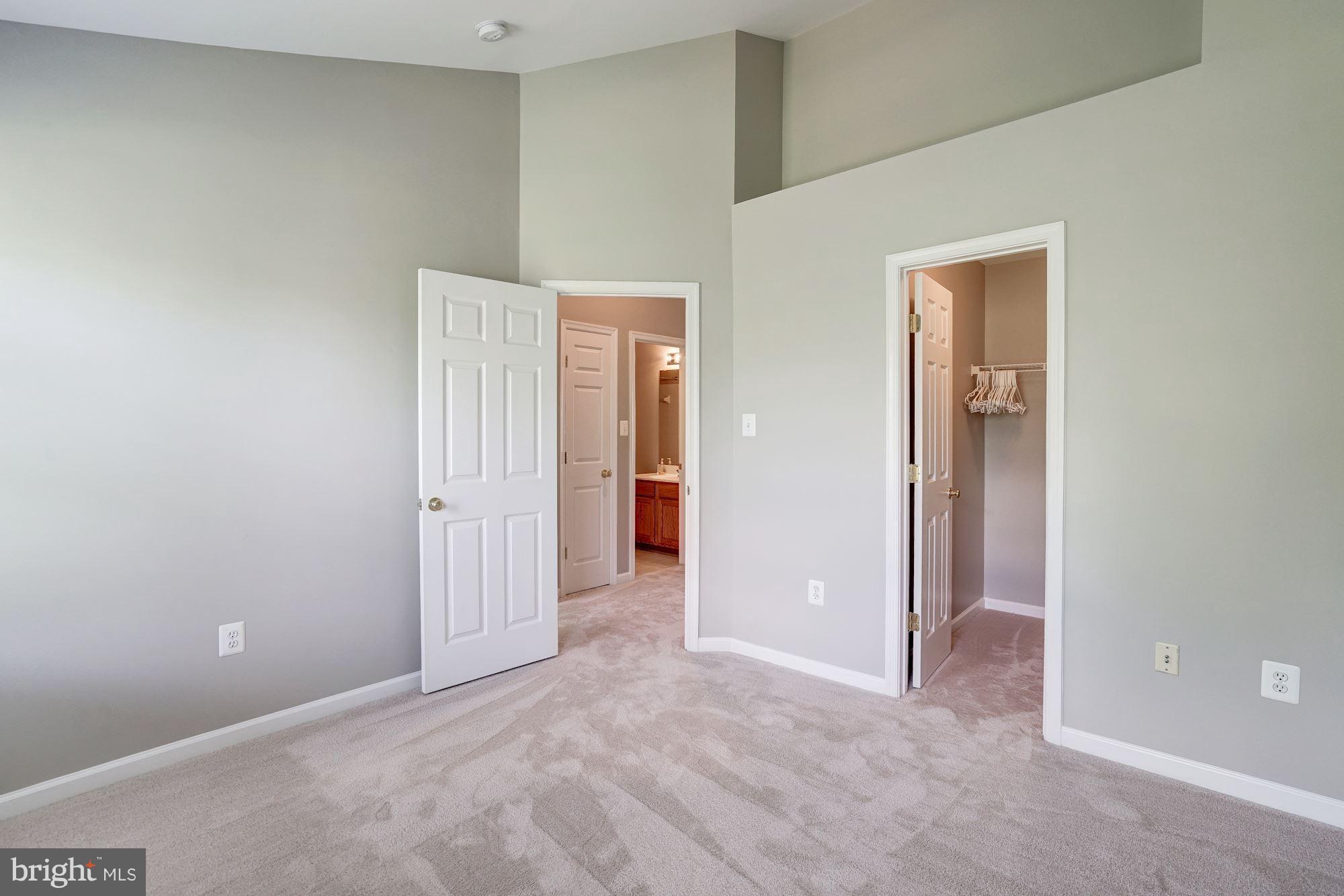 FAIR LAKES COURT - Residential
