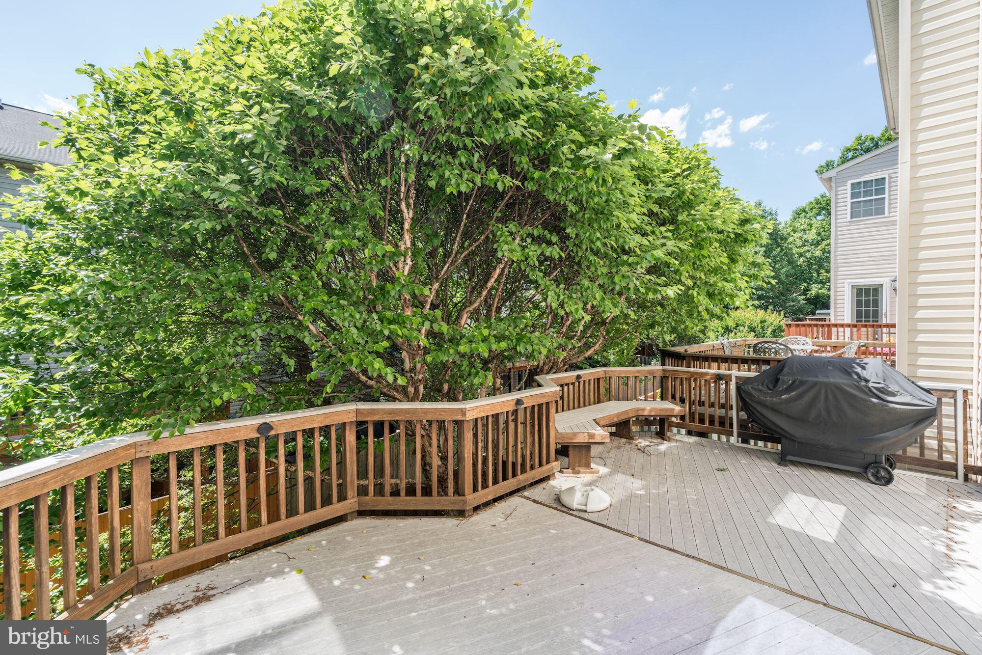 FAIR LAKES COURT - Residential