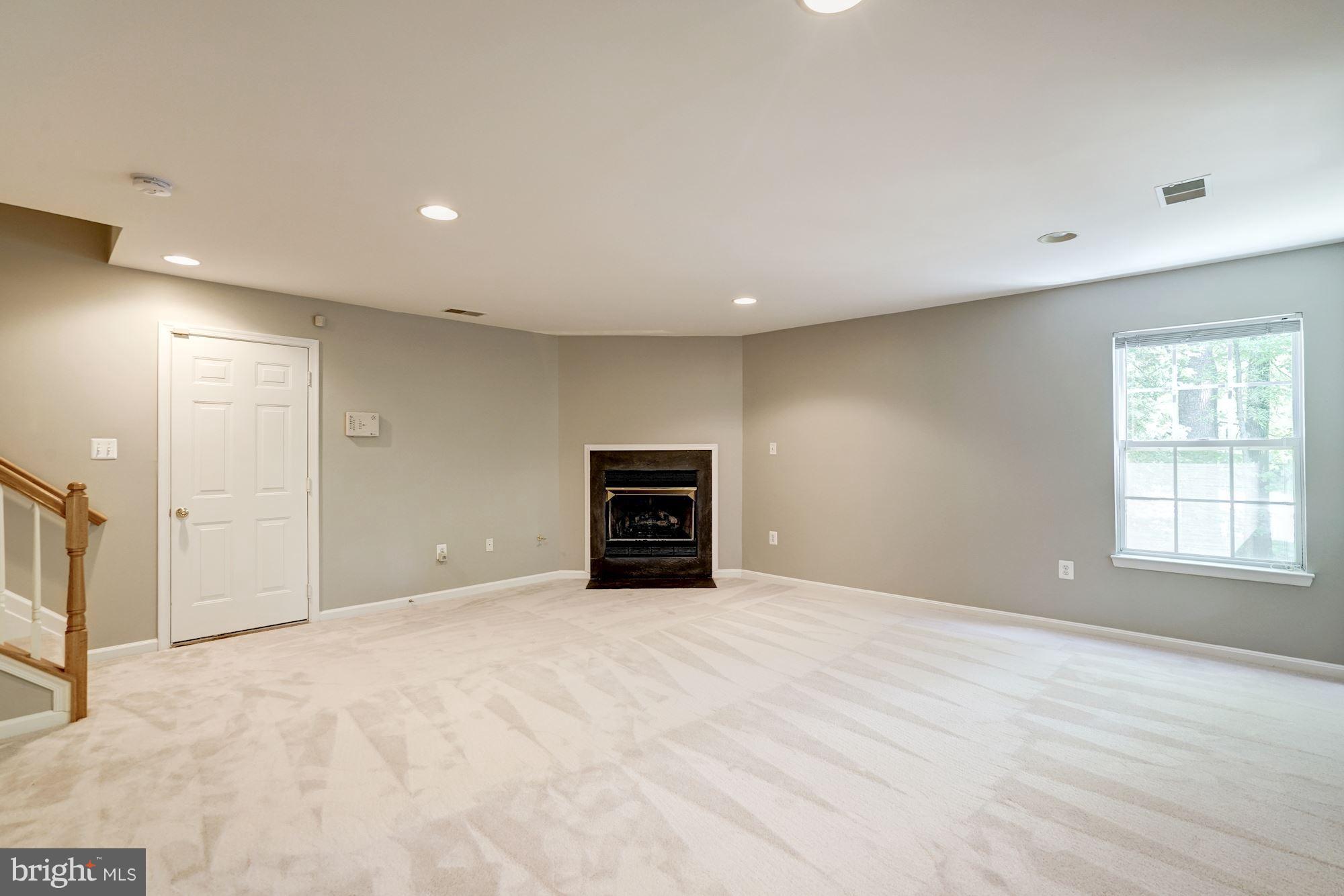FAIR LAKES COURT - Residential