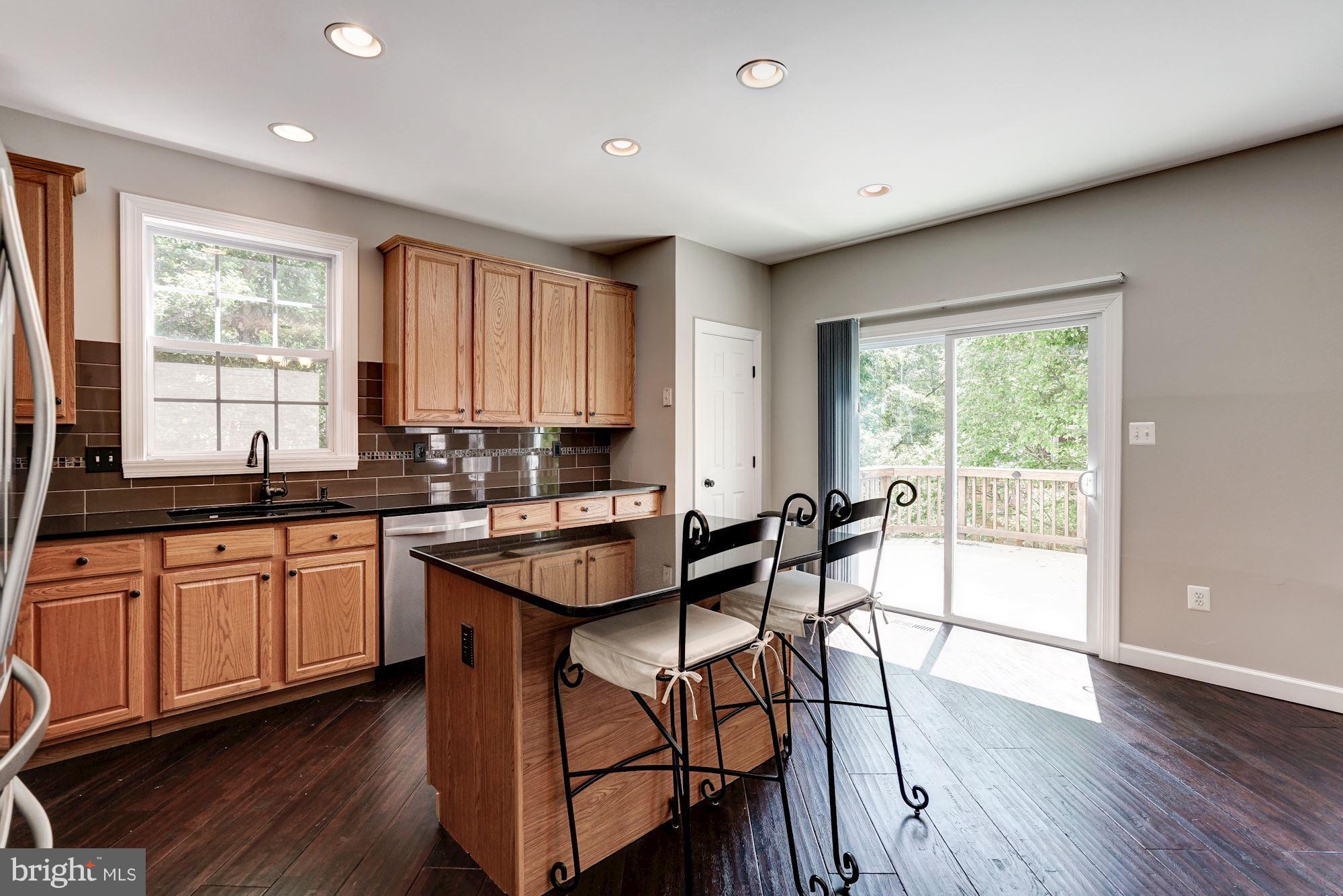 FAIR LAKES COURT - Residential