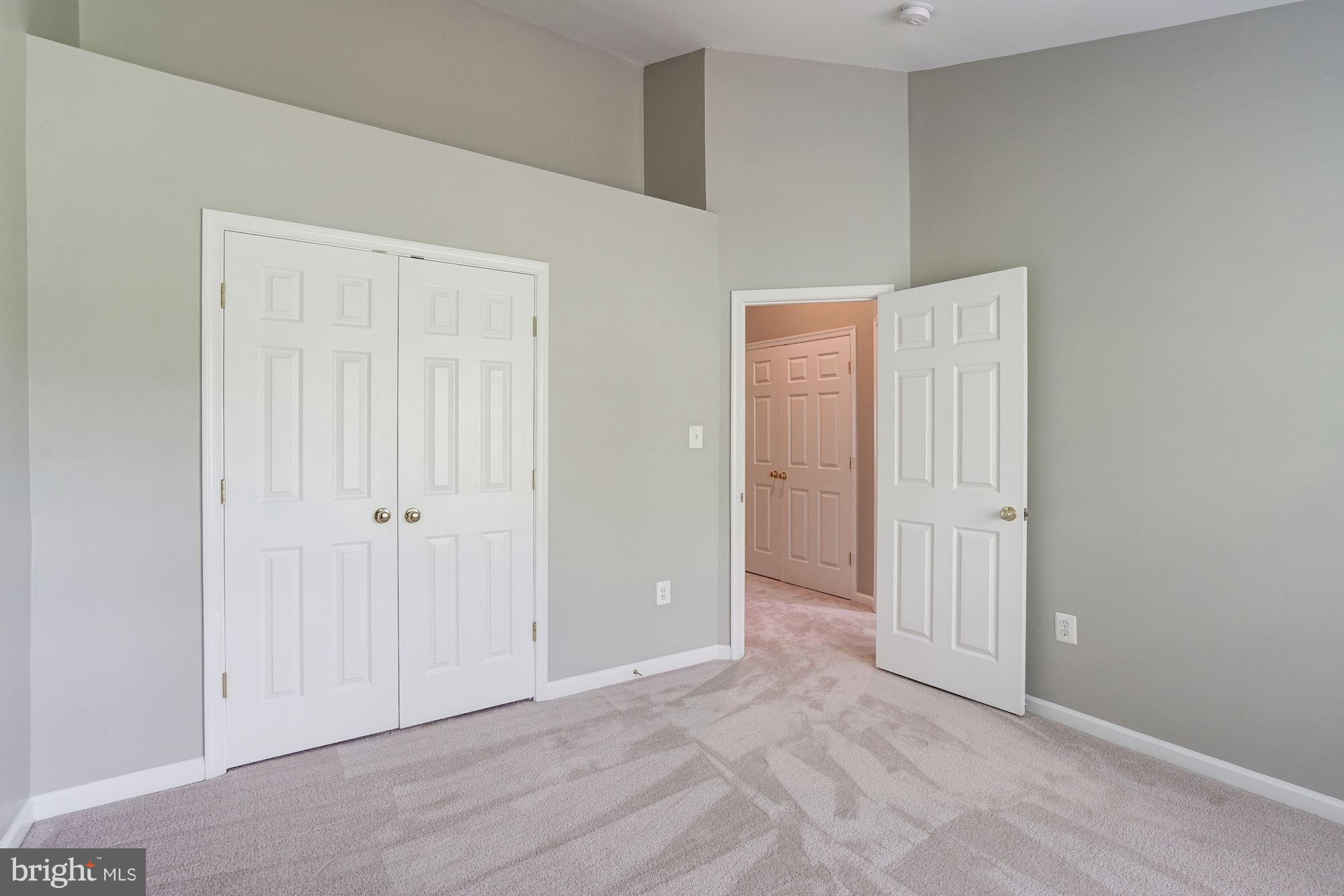 FAIR LAKES COURT - Residential
