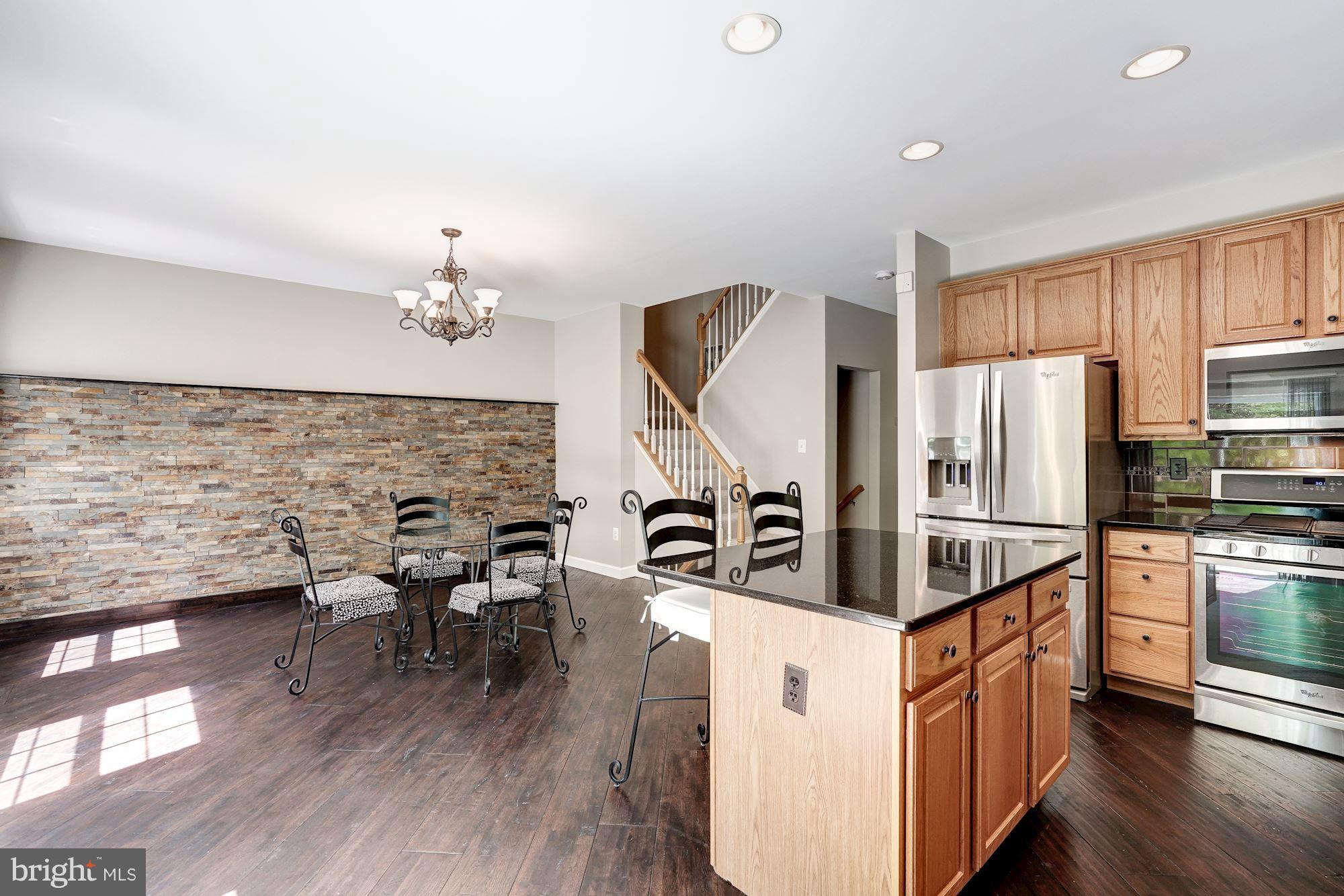 FAIR LAKES COURT - Residential