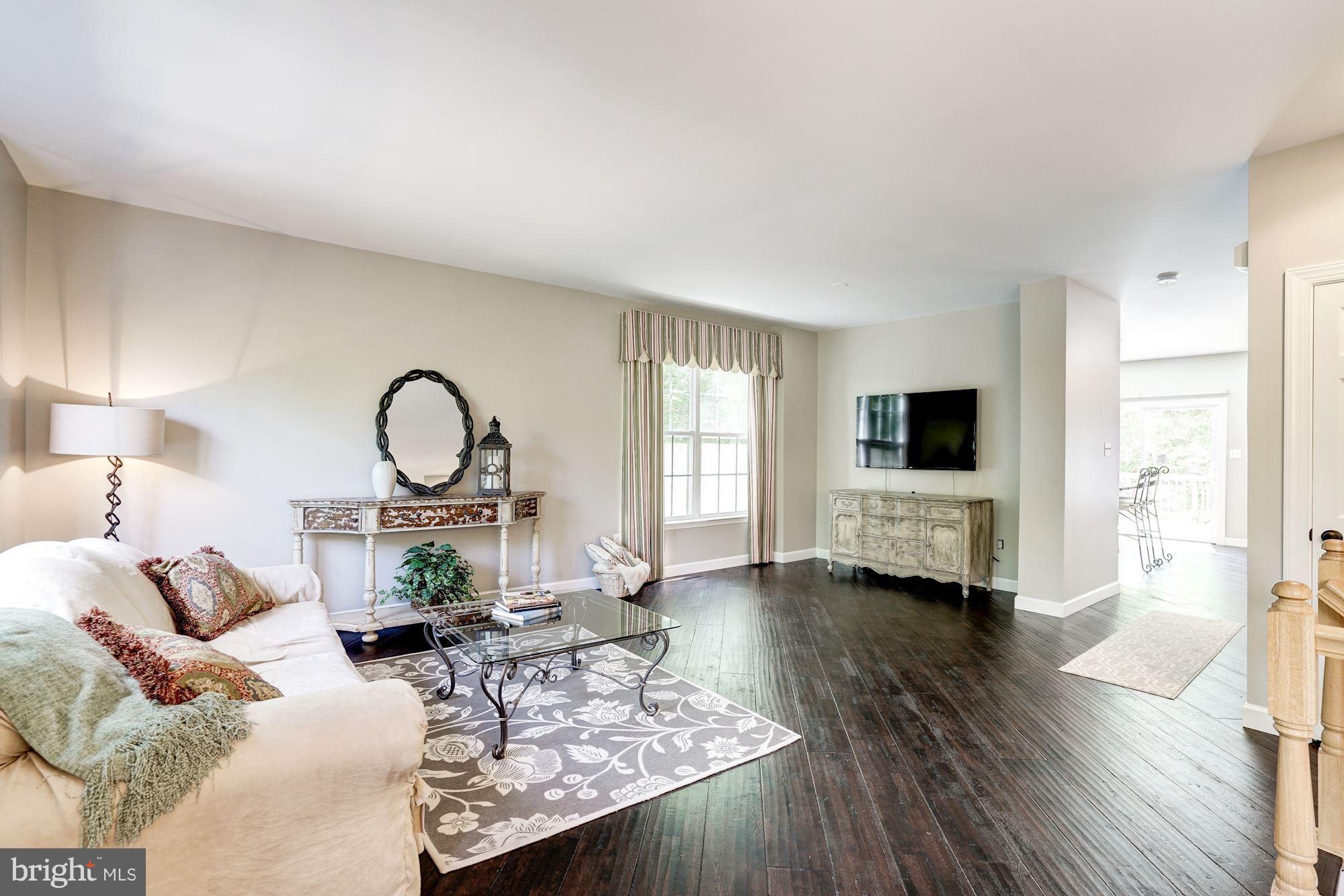 FAIR LAKES COURT - Residential
