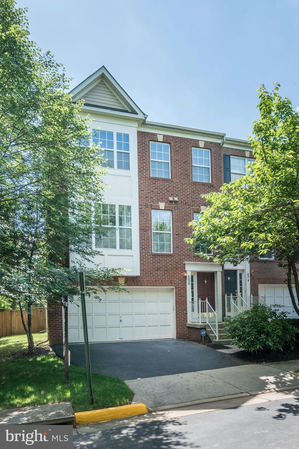 FAIR LAKES COURT - Residential