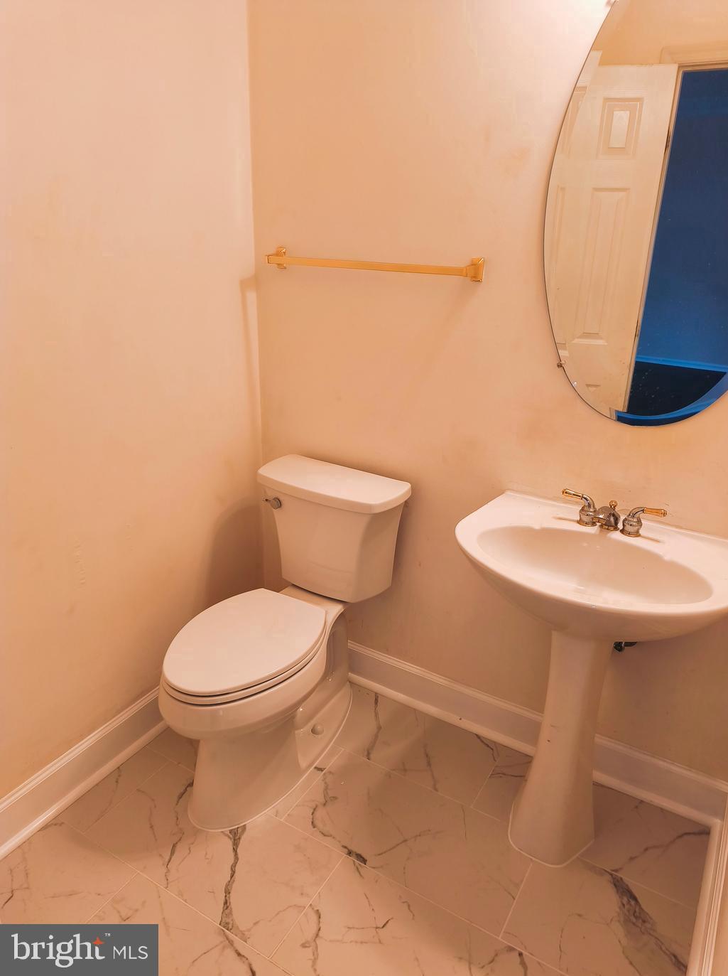 COLONNADE AT DULLES - Residential Lease