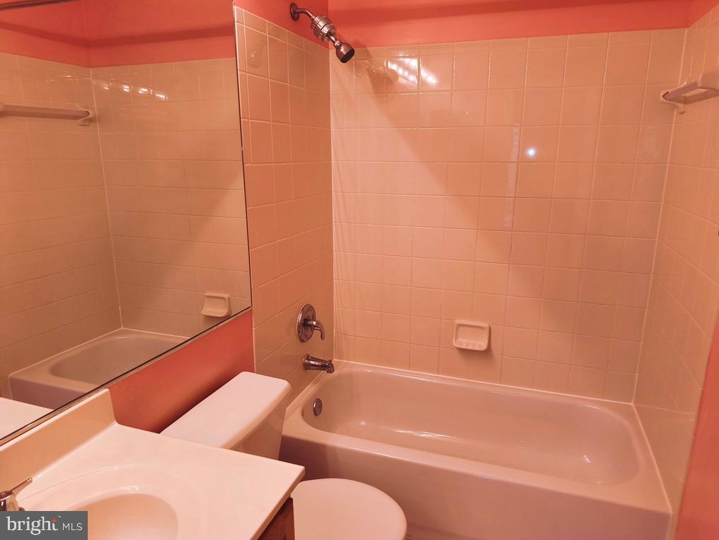 COLONNADE AT DULLES - Residential Lease