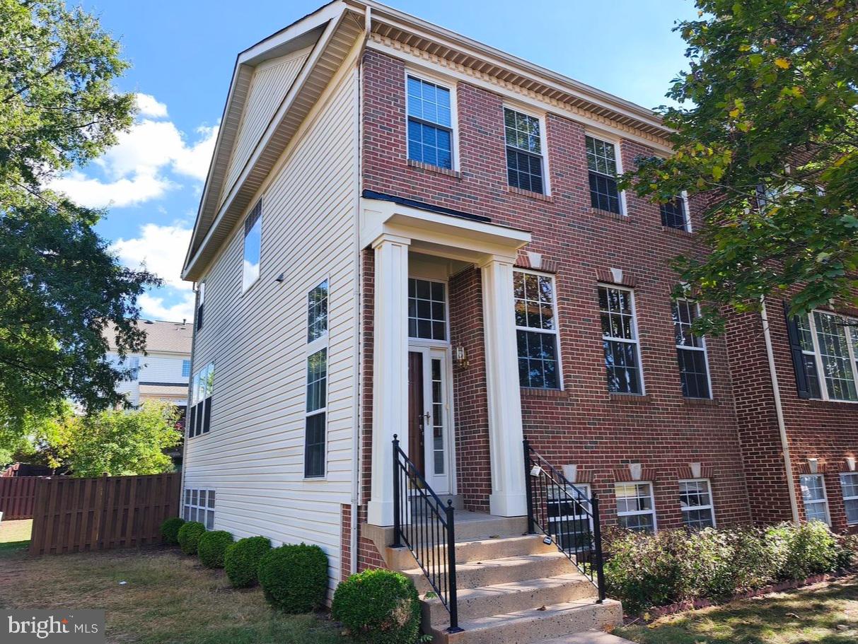 COLONNADE AT DULLES - Residential Lease