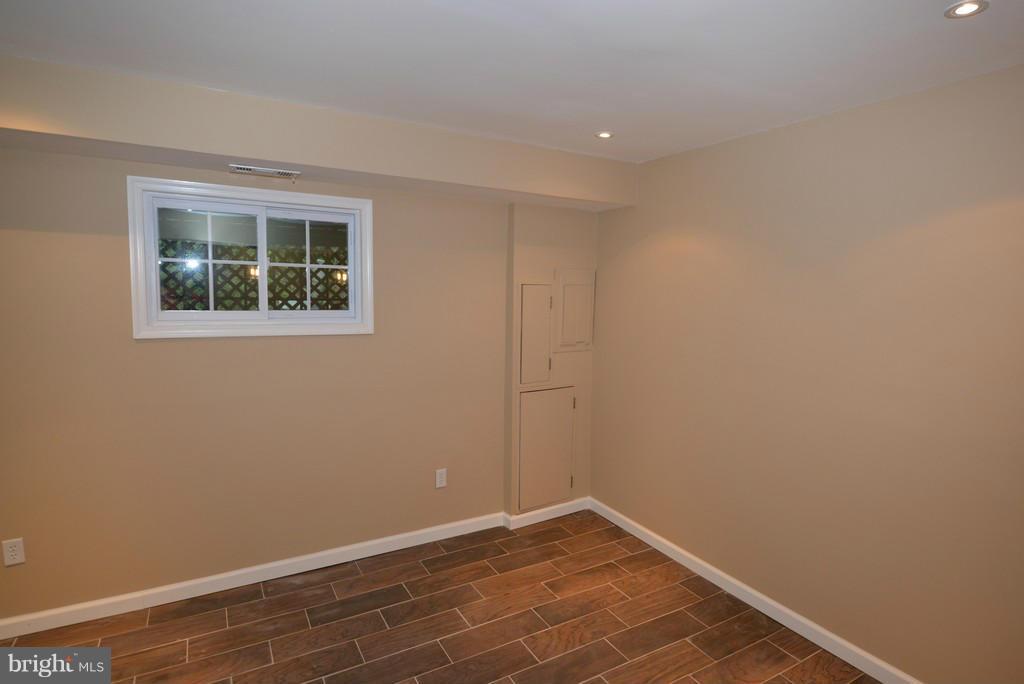 PINEWOOD HILL - Residential Lease