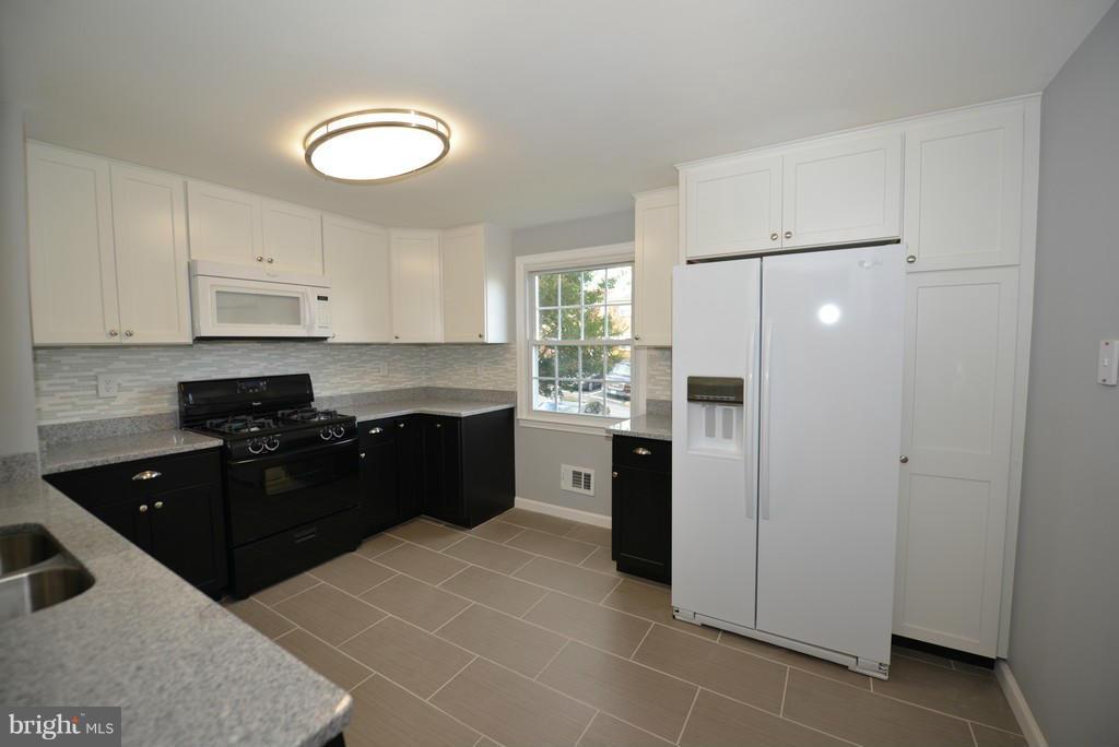 PINEWOOD HILL - Residential Lease