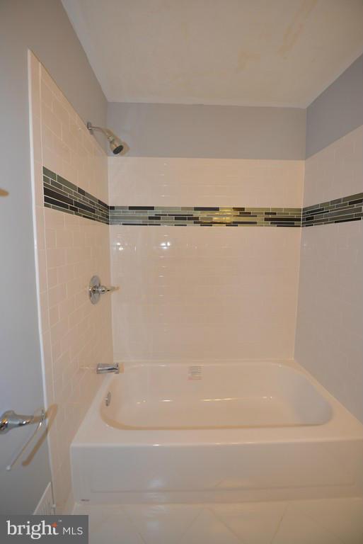 PINEWOOD HILL - Residential Lease