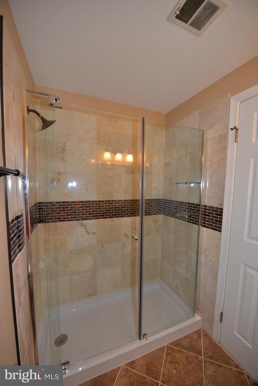 PINEWOOD HILL - Residential Lease