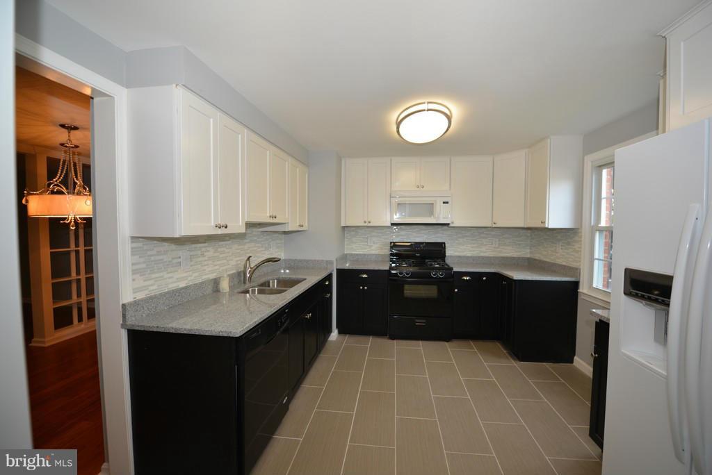 PINEWOOD HILL - Residential Lease