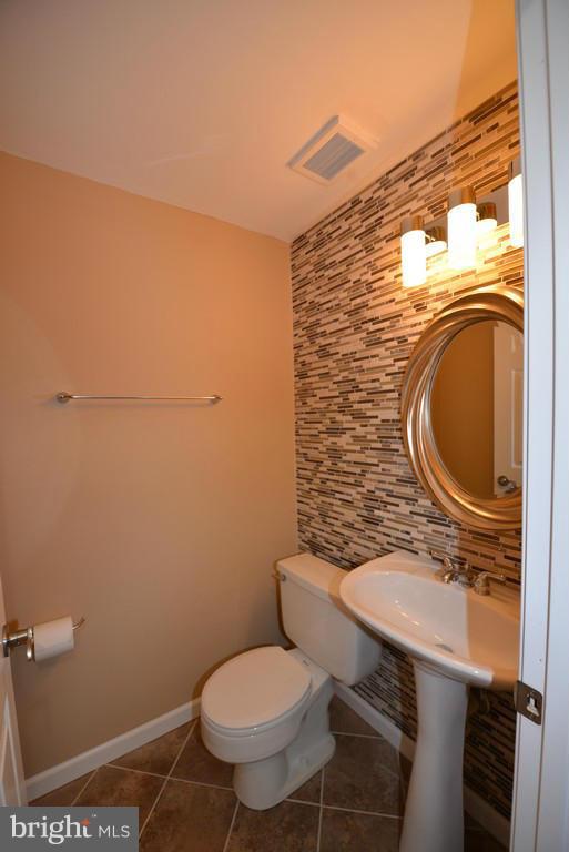 PINEWOOD HILL - Residential Lease