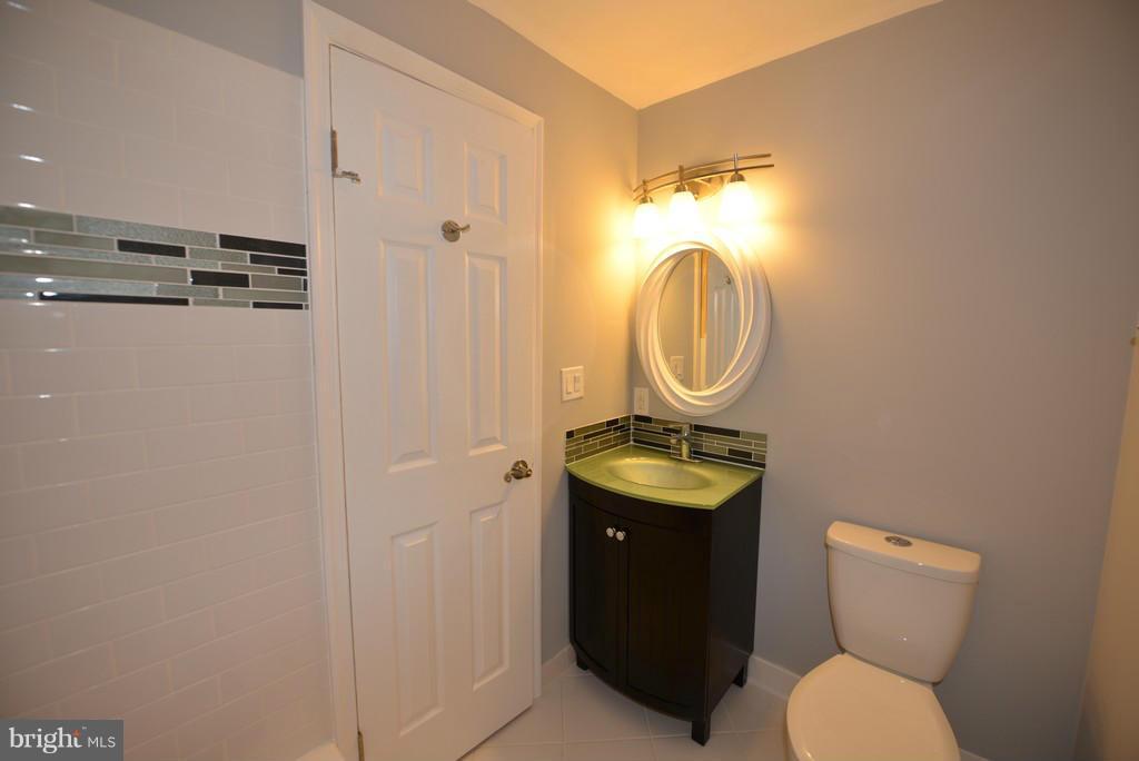 PINEWOOD HILL - Residential Lease