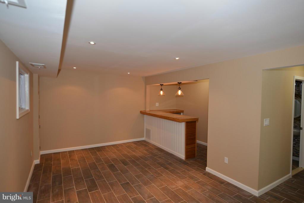 PINEWOOD HILL - Residential Lease