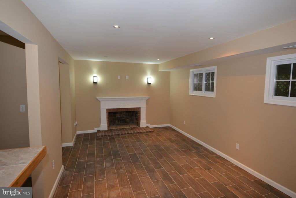 PINEWOOD HILL - Residential Lease