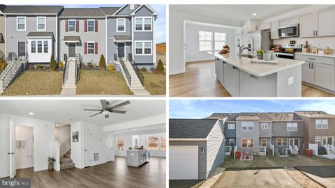 Townhouse For Sale - 621 Lord Fairfax Street<br/> CHARLES TOWN, WV 25414