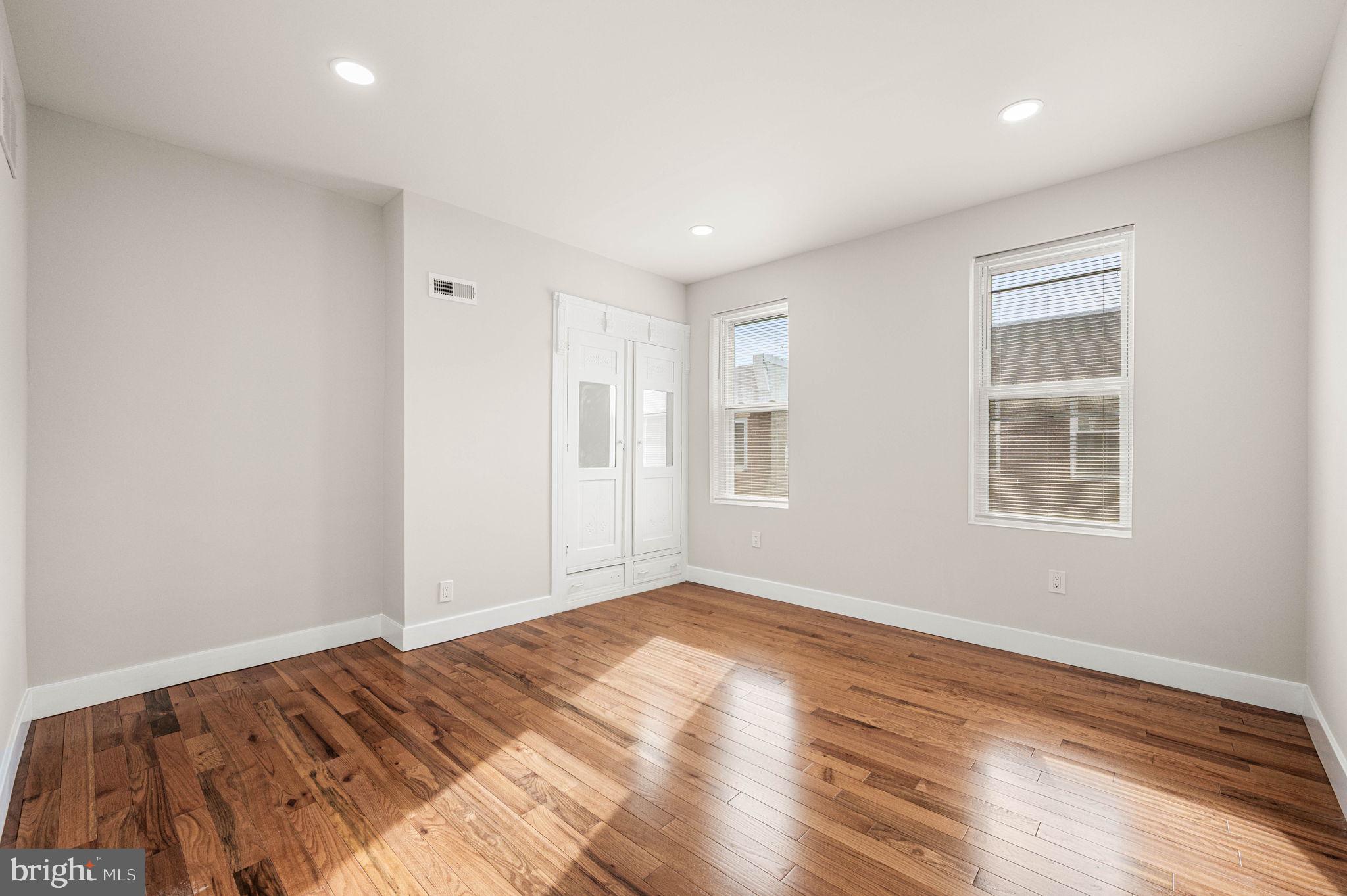 KENSINGTON - Residential