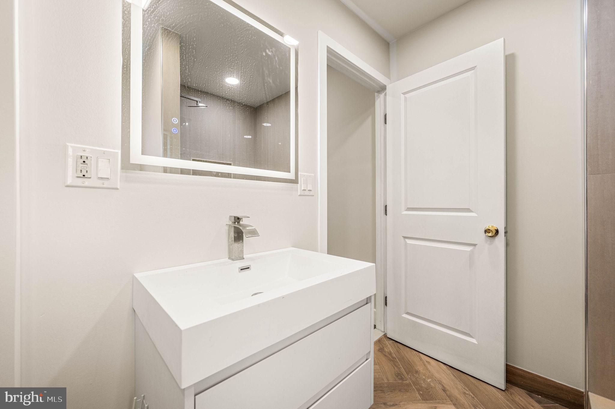 KENSINGTON - Residential