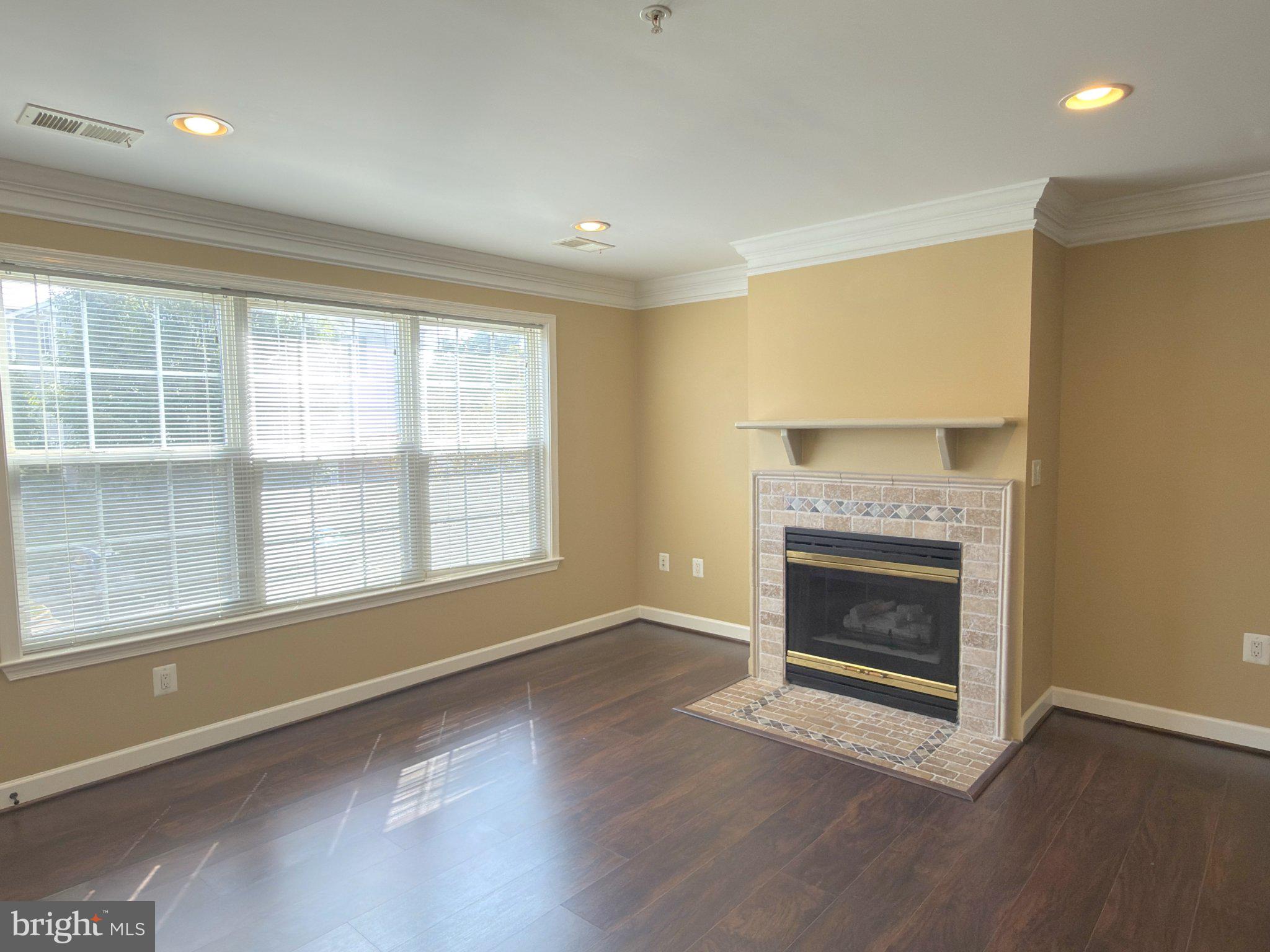 675 CONSTELLATION SQUARE SE B