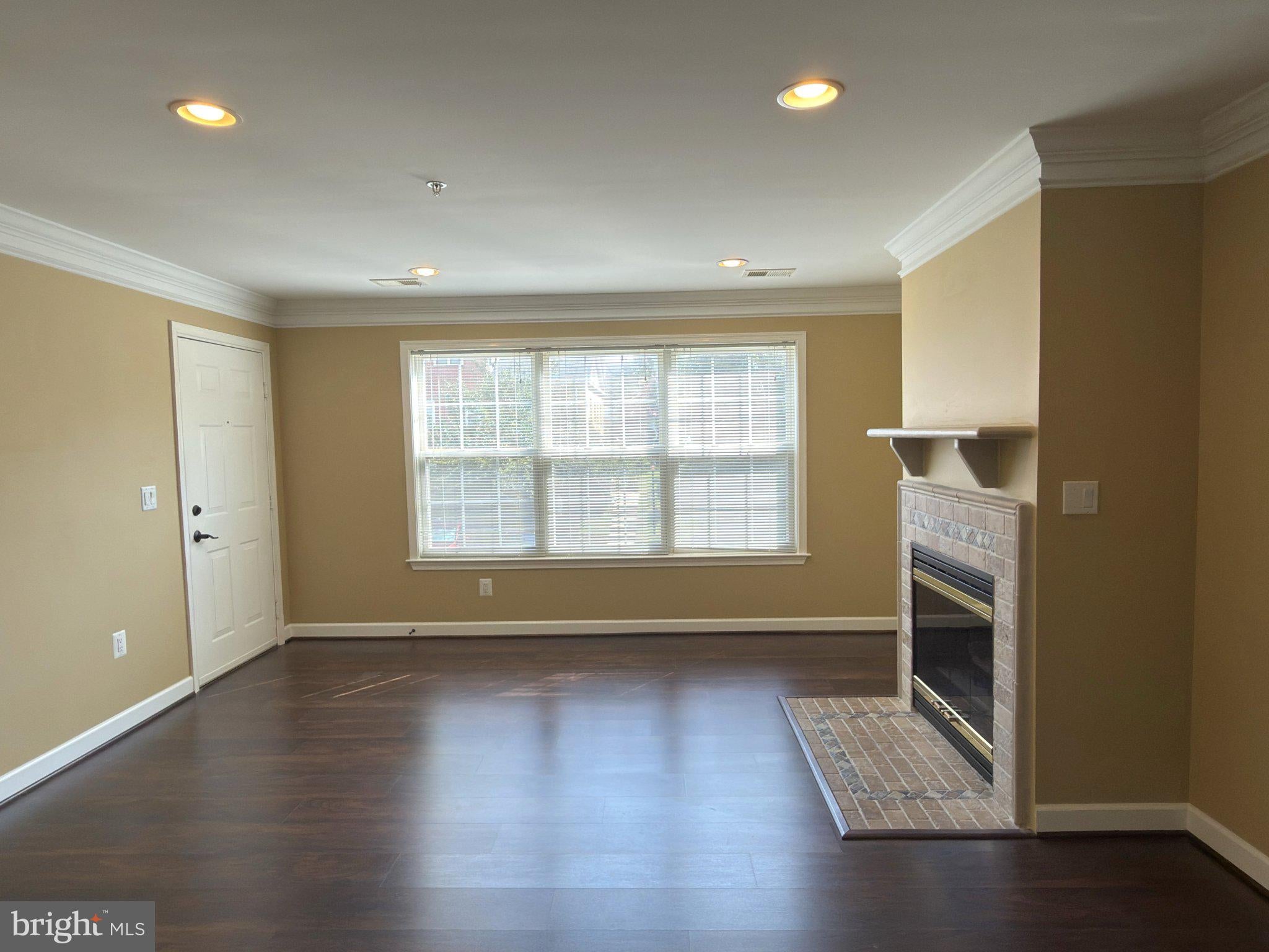 675 CONSTELLATION SQUARE SE B