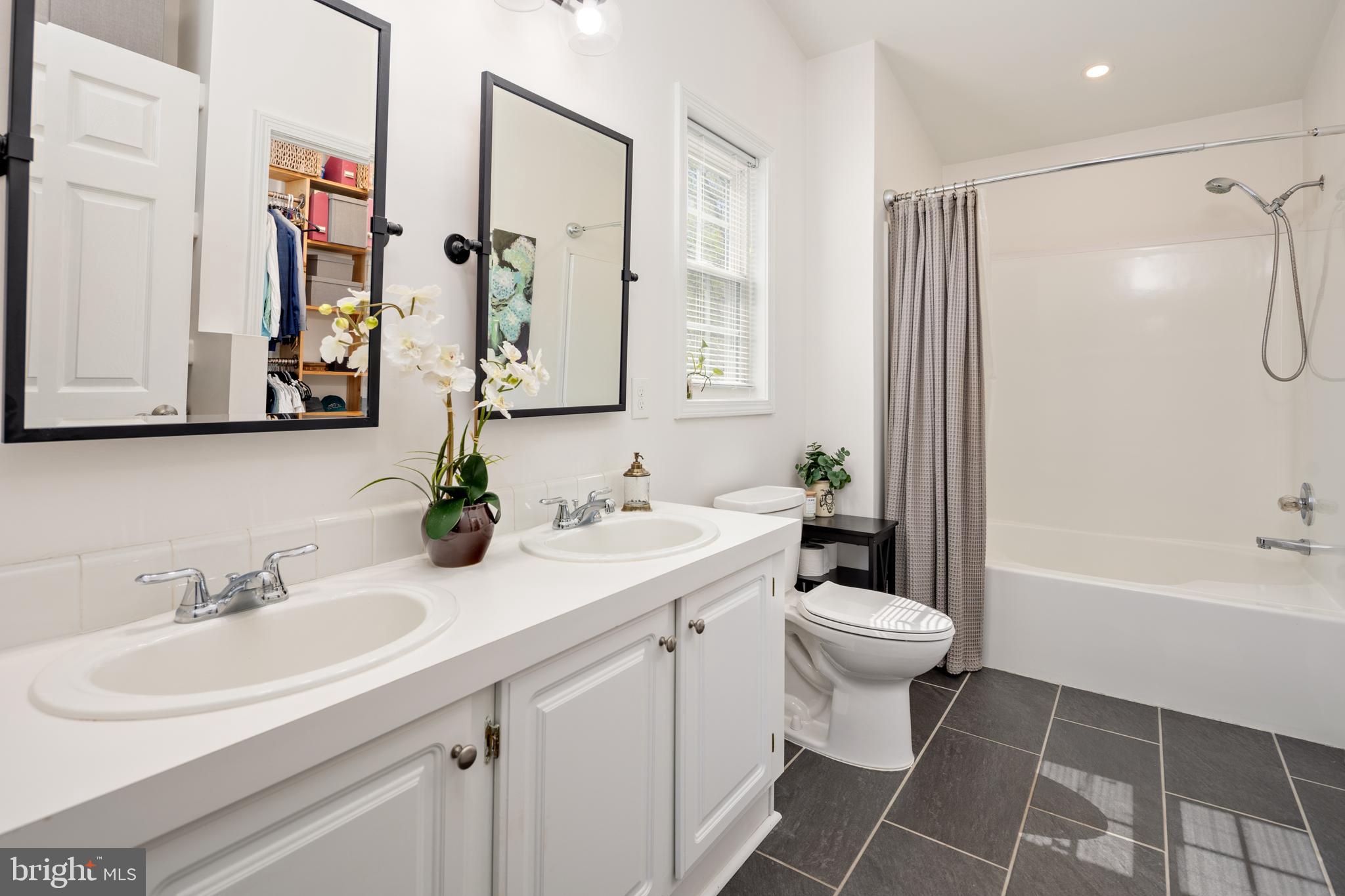 NEW COLONY VILLAGE - Residential