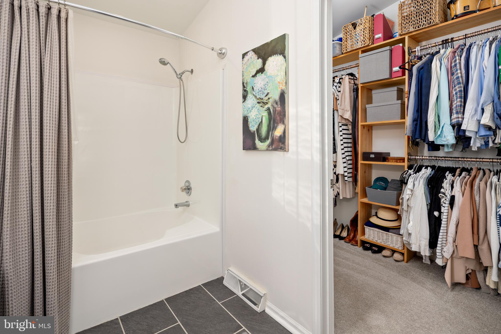 NEW COLONY VILLAGE - Residential