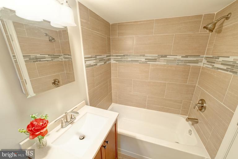 EDNOR GARDENS HISTORIC DISTRICT - Residential Lease