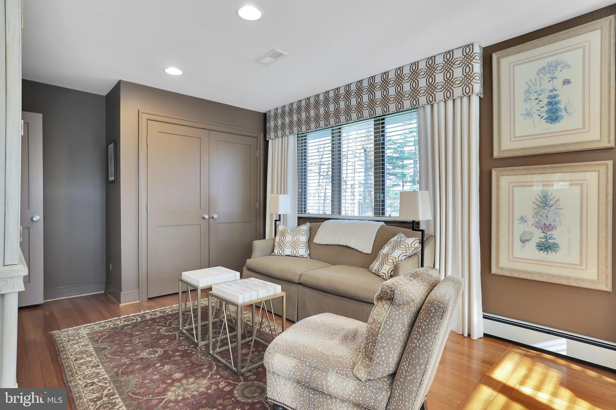 RUXTON HILLS - Residential