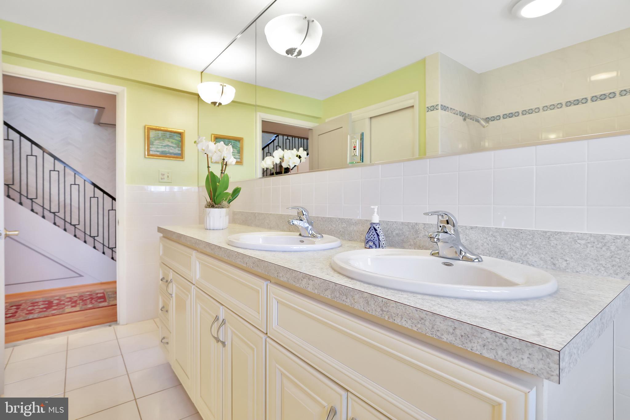 RUXTON HILLS - Residential