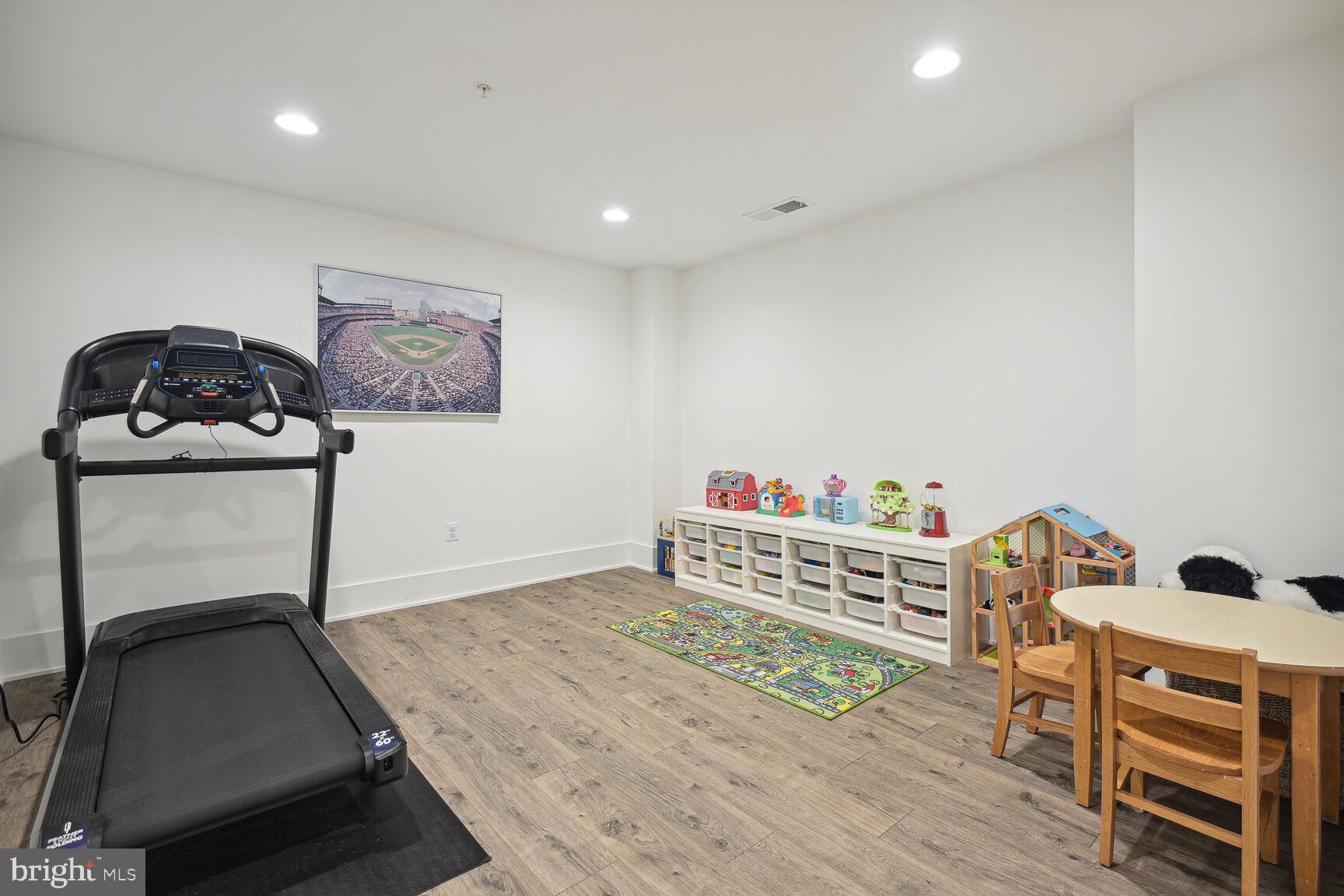 PT ROCKVILLE OUT RES 3 - Residential