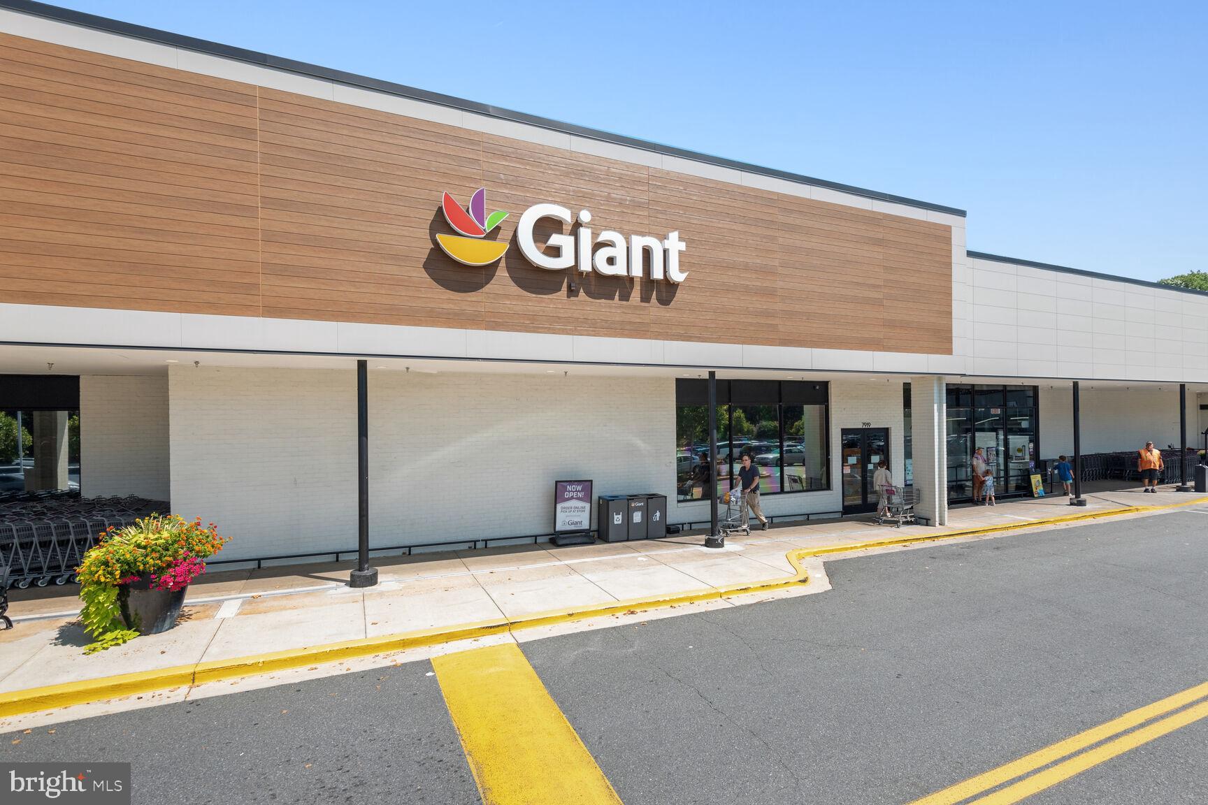 PT ROCKVILLE OUT RES 3 - Residential