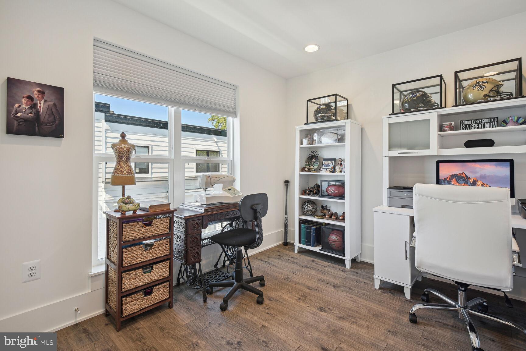 PT ROCKVILLE OUT RES 3 - Residential