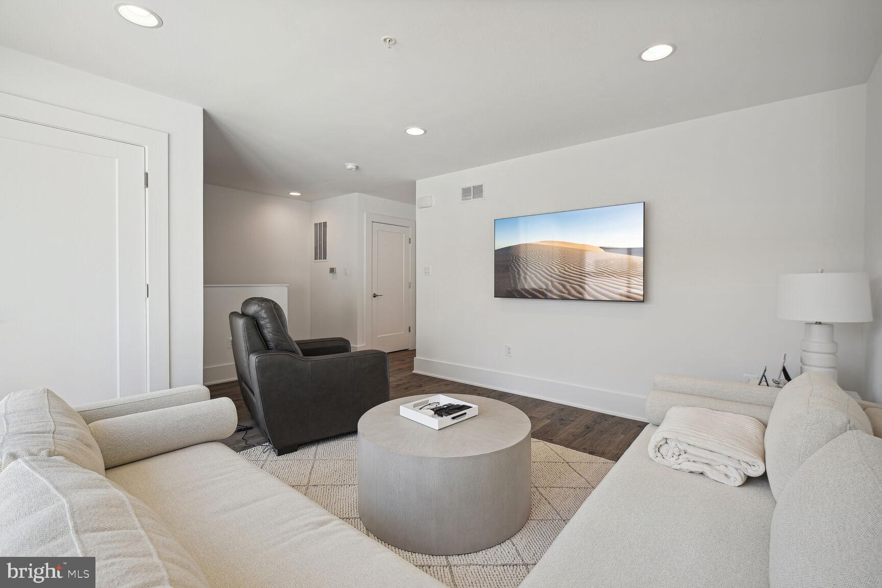 PT ROCKVILLE OUT RES 3 - Residential