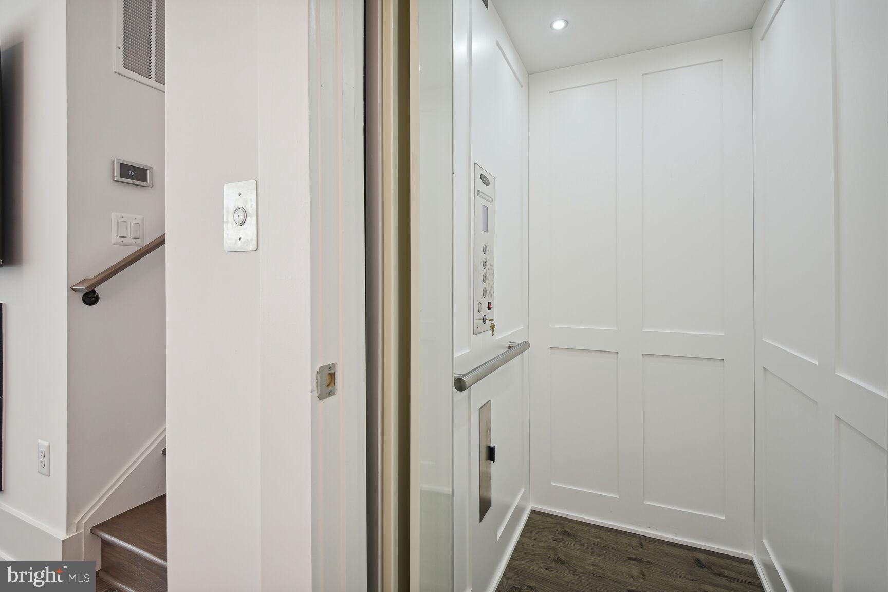 PT ROCKVILLE OUT RES 3 - Residential