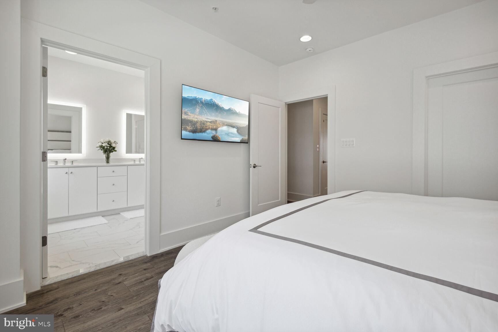 PT ROCKVILLE OUT RES 3 - Residential