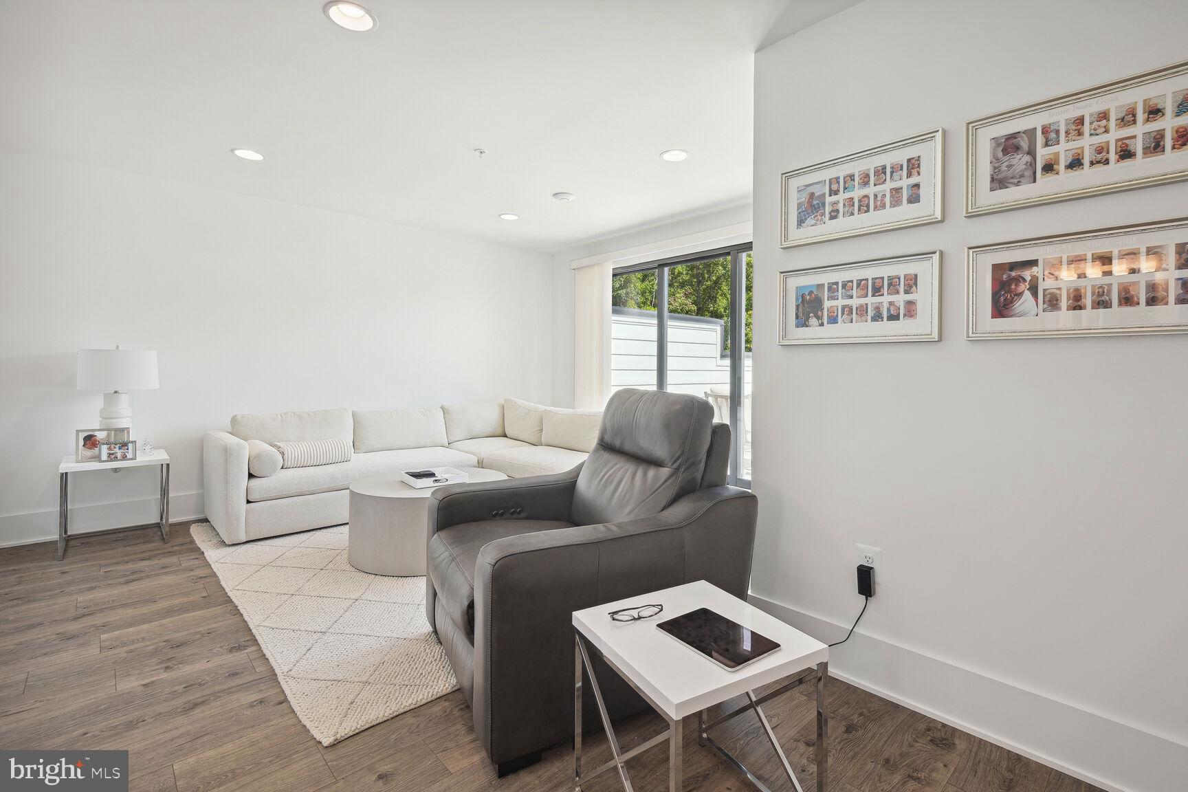 PT ROCKVILLE OUT RES 3 - Residential