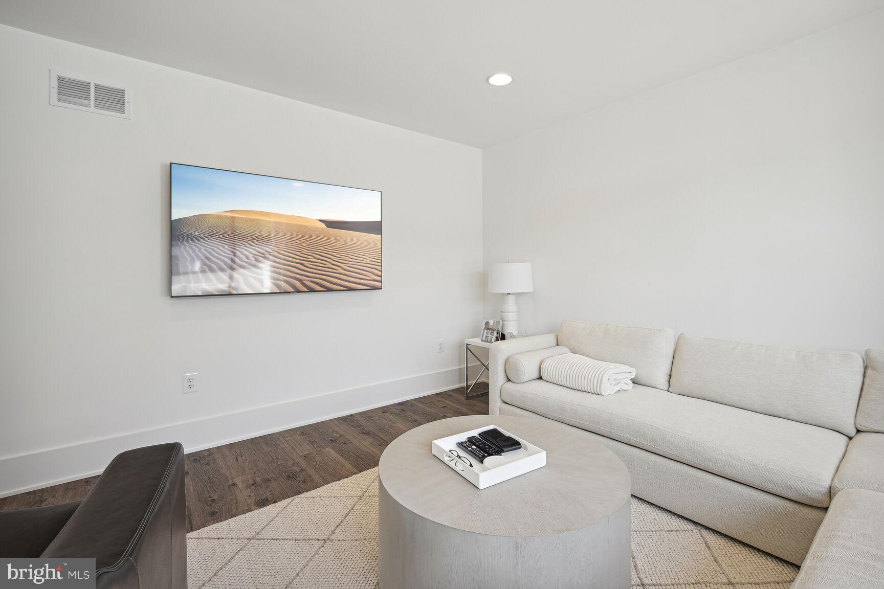 PT ROCKVILLE OUT RES 3 - Residential