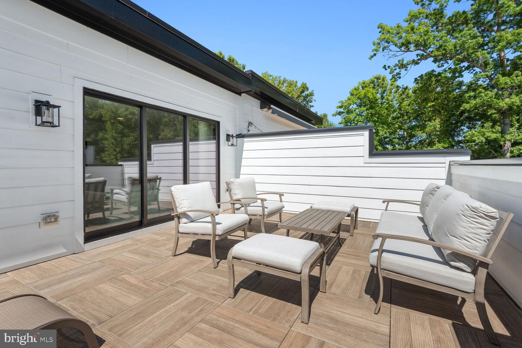 PT ROCKVILLE OUT RES 3 - Residential