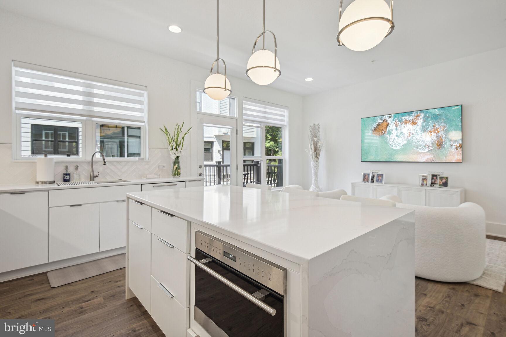 PT ROCKVILLE OUT RES 3 - Residential