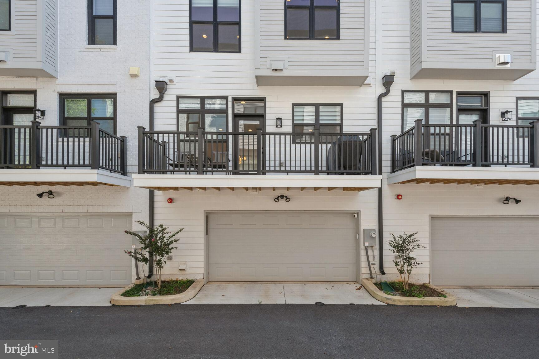 PT ROCKVILLE OUT RES 3 - Residential